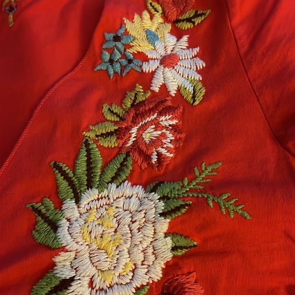 Johnny Was  red M in bordered short sleeved T-shirt. - Picture 4 of 7